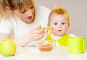 Чем кормить ребенка в 8 месяцев его жизни