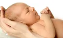 Новорождённый икает: Почему и из-за чего?