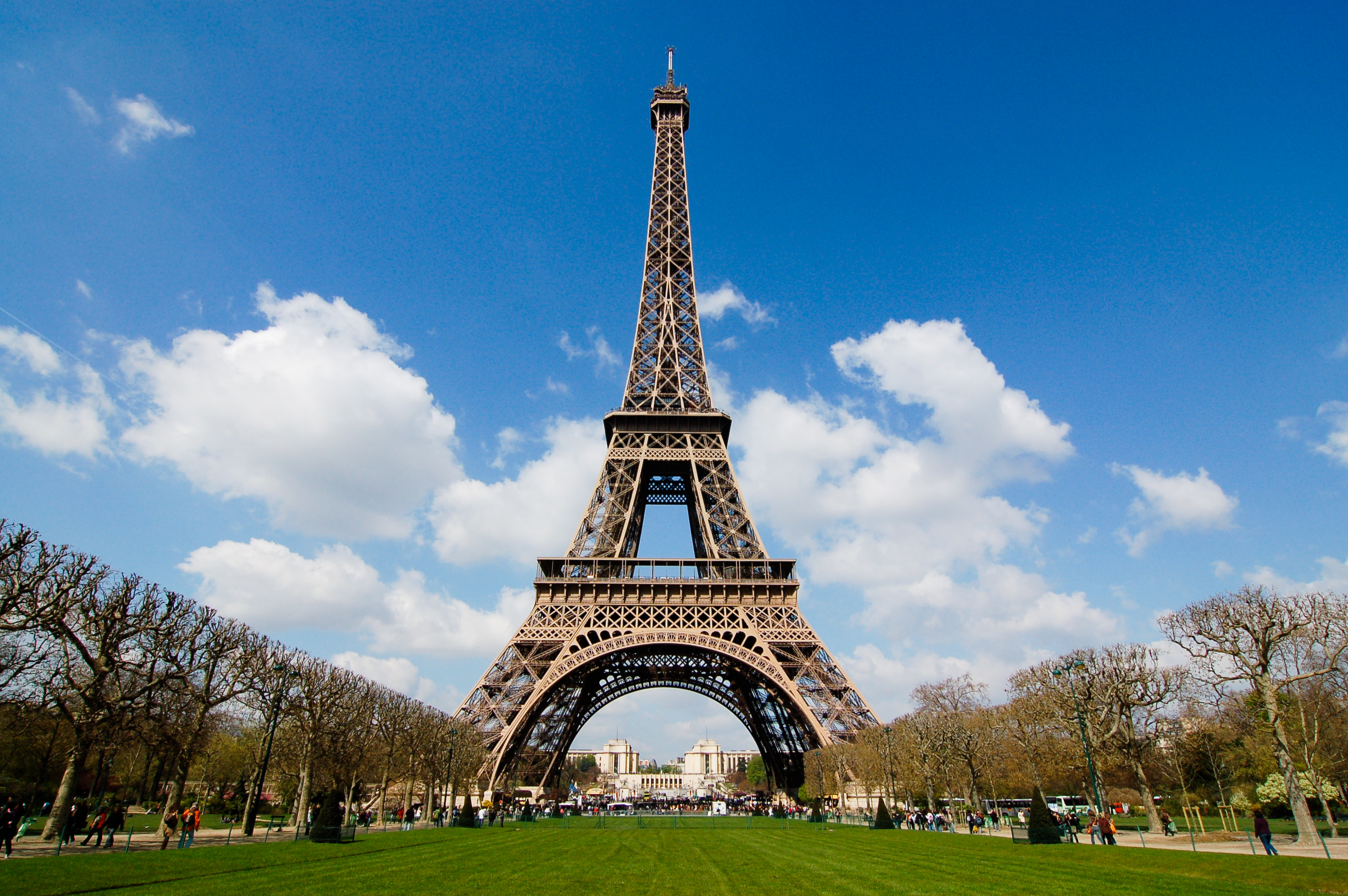 Про любую достопримечательность. Эйфелева башня в Париже. Достопримечательности Франции Эйфелева башня. Достопримечательности эльфивой башни. Эйфелева башня в Париже фото.
