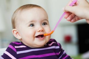 Чем кормить ребенка в 9 месяцев